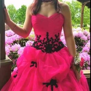 Gorgeous Hot Pink and Black Prom Gown!!!!